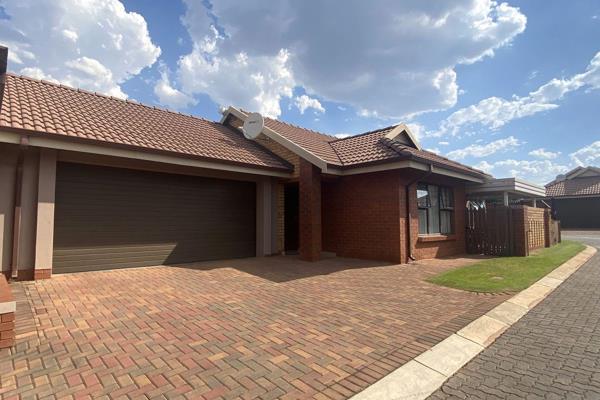 RETIRE at 458, ELDORAIGNE RETIREMENT ESTATE
EXCLUSIVE MANDATE!
This freestanding ...