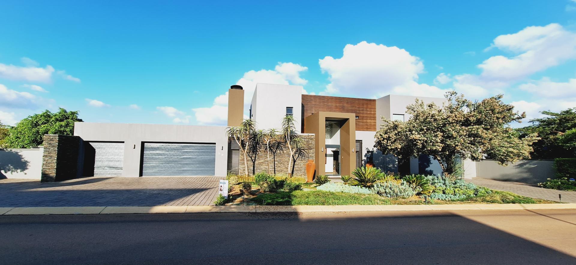 5 Bedroom House for sale in Midstream Hill Estate P24114116255