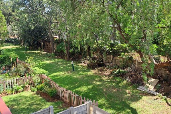 Lovely first floor 2 bedroom unit with beautiful view located in the heart of Lyndhurst. ...