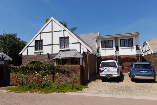 This 4 bedroom double story house in Lynnwood Glen, Pretoria offers a perfect blend of comfort, style and functionality. Key features ...