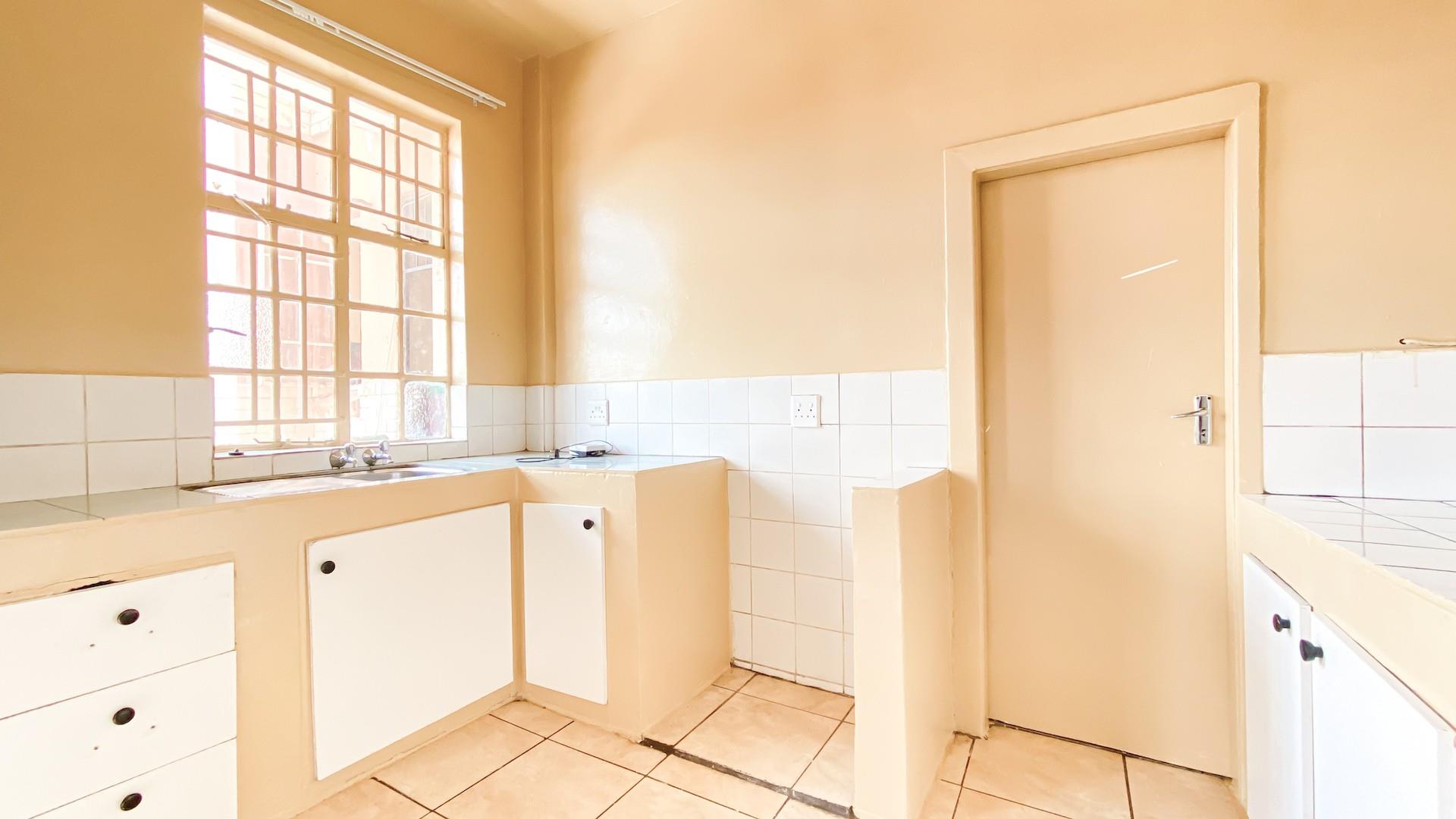 2 Bedroom Apartment / flat to rent in Yeoville C/o Louis Botha