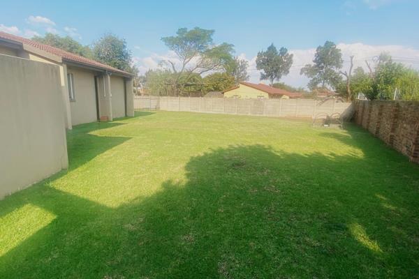 Suggested Opening Bid: R1 170 000

Land Size: 1916m2

Interior:
3 Bedrooms
2 Bathrooms
Entrance hal
2 Family ...