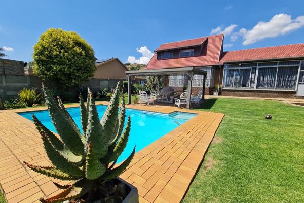 Immerse yourself in a beautiful family home in the heart of Linmeyer.

This extraordinary residence boasts 4 bedrooms and 3 bathrooms ...