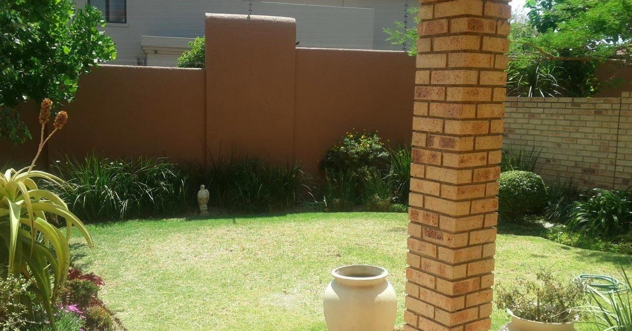 2 Bedroom Apartment / flat to rent in Fourways - P24-106658806