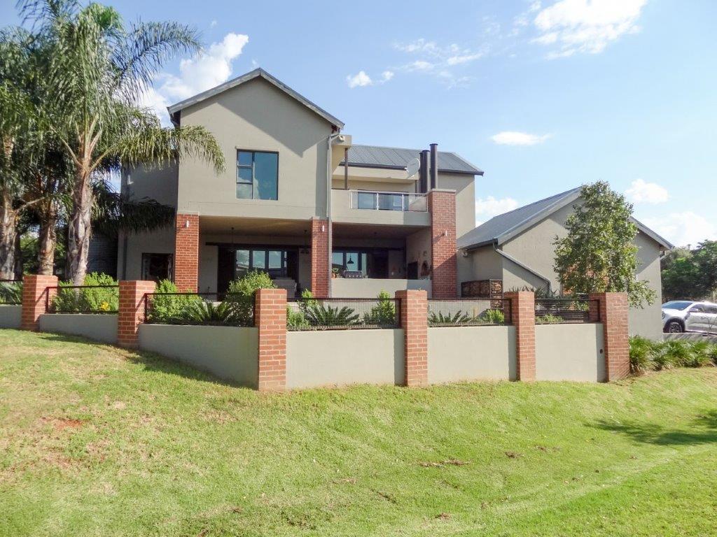 4 Bedroom House for sale in Copperleaf Estate - P24-114121400