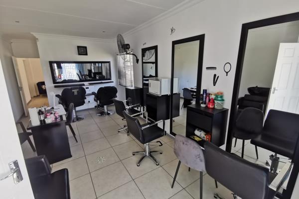 Cnr. General Hertzog Road and Oak Avenue
Portion 1 (outside building) to rent for office or retail premises on busy street with great ...