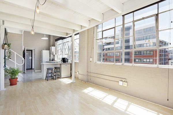 New York Style Studio

This vibrant and well kept New York Style studio could be yours. 

With tons of windows and light this unit is a ...