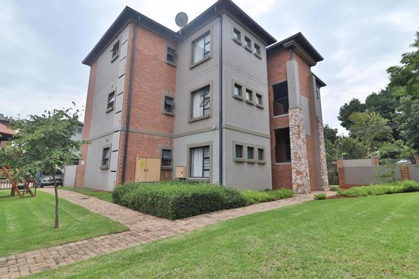 Pet friendly!

Rent this modern 2 bedroom ground floor unit of this beautiful development -  5km from TUKS, the N1 and Menlyn Shopping ...