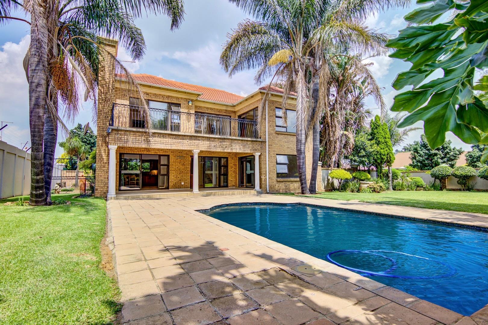 4 Bedroom House for sale in Farrarmere P24114125284