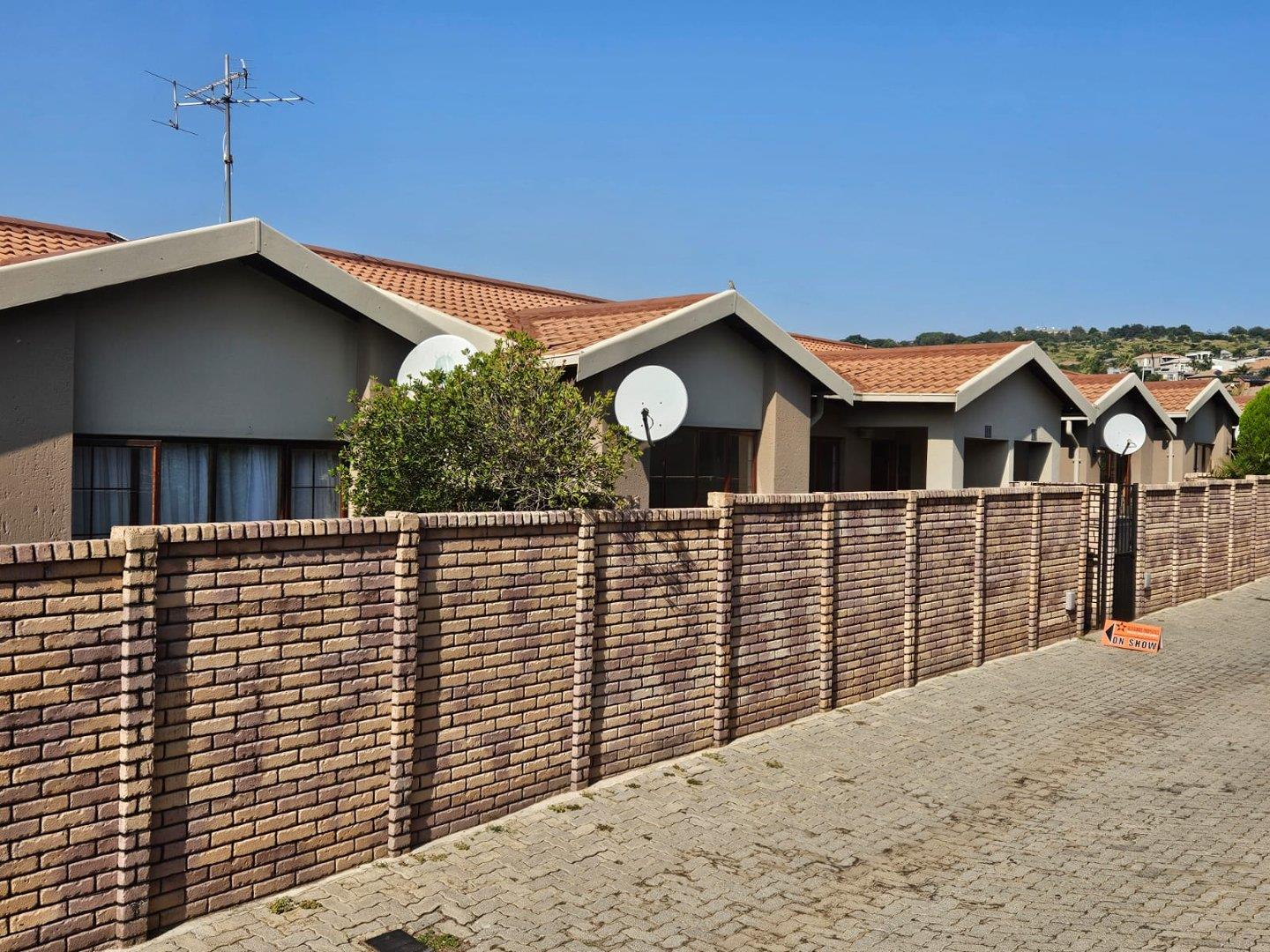 2 Bedroom Townhouse for sale in Meyersdal - 26 Blue Crane Drive - P24 ...