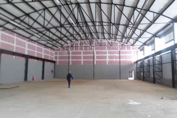 Warehouse space to let of 2600 sqm in the heart of Jacobs
This space can be split into the following:
Warehouse 1 - 1800sqm with a dock ...