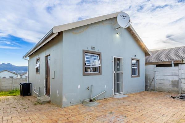 Ideal for small family, investment, or first home! 
Currently tenanted until 30 September 2024 with an income of R 7 500 pm + water ...