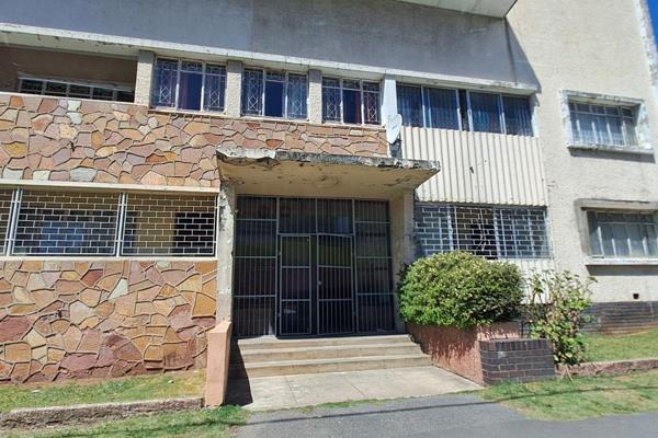 3 Bedroom flat for sale in Southernwood, close to St Dominic&#39;s Hospital and ameneties. This unit offers 2 off-street garages.