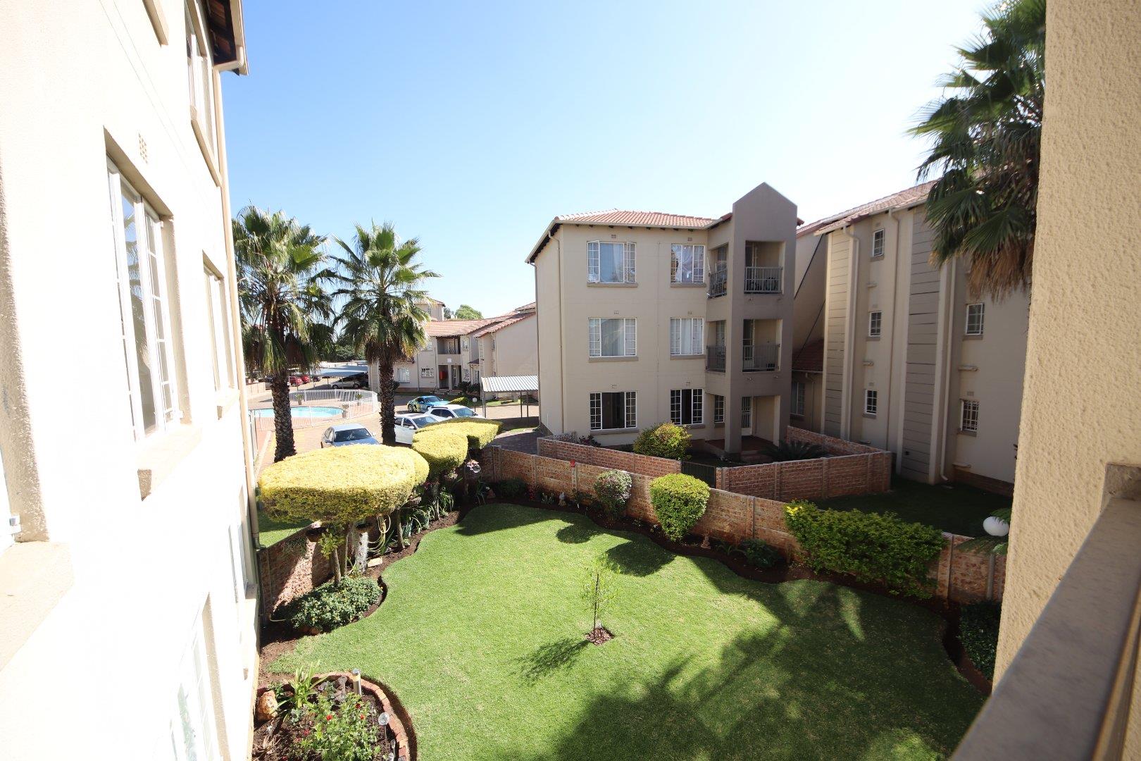 3 Bedroom Townhouse for sale in Eden Glen - P24-114129447