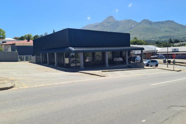 This 196m2 corner commercial is available for rent.
Ideally located on a very busy corner.
Ample parking available - 27 parking ...