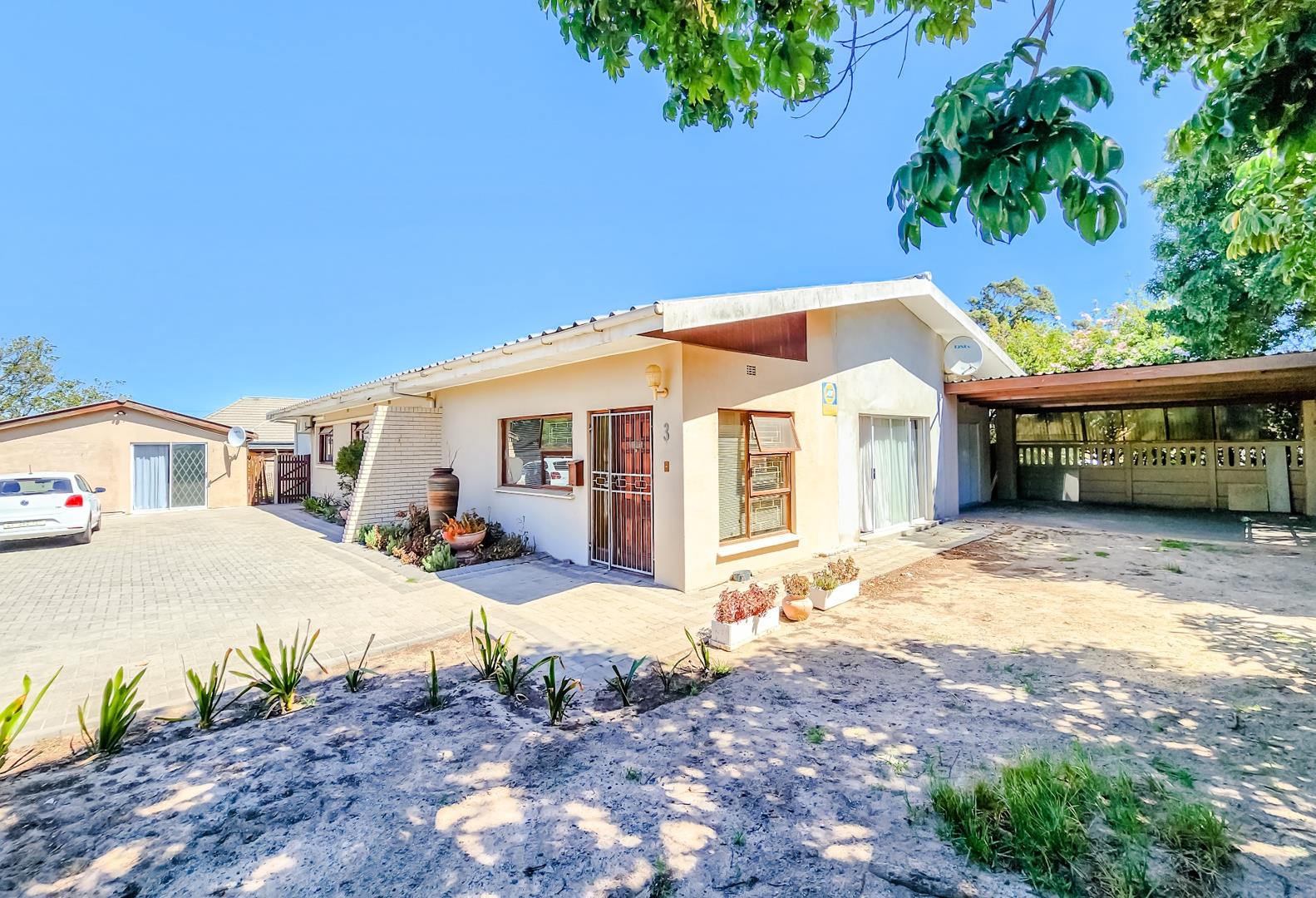 Chrismar Property Property and houses for sale in Chrismar