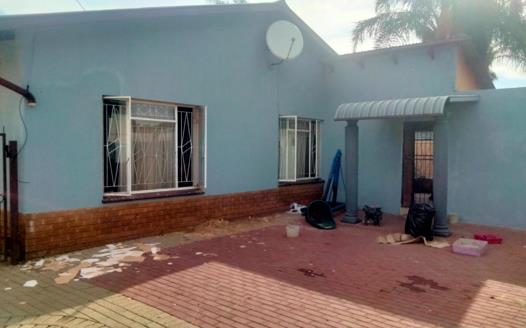 3 Bedroom House for sale in Hermanstad