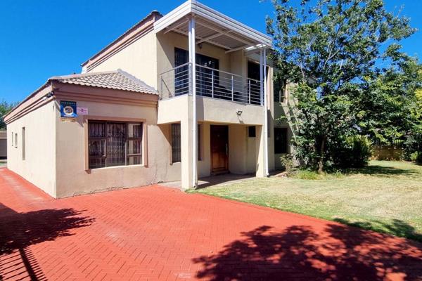 Welcome to your dream home in the heart of the Fauna area in Bloemfontein! This magnificent double-story house boasts 5 bedrooms and 4 ...