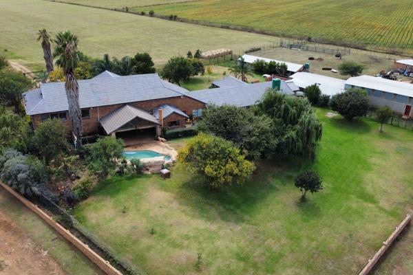 Farming opportunity in pretoria east! Fantastic opportunity neat as a pin!!! 30 KVA three phase Solar System. Live totally free from ...