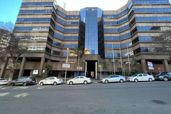 101 de Korte Street is located in the heart of Braamfontein with great exposure.  This ...