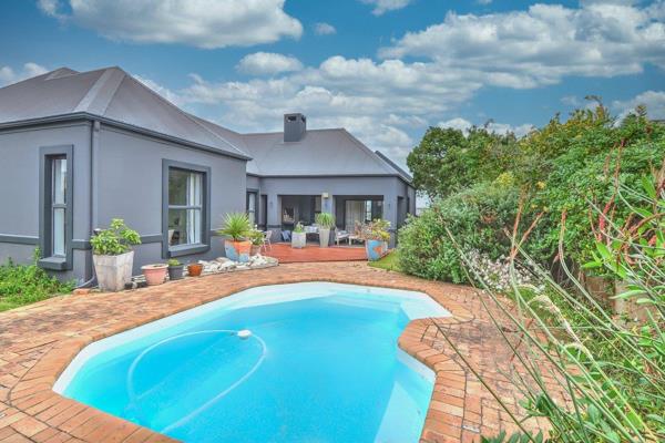 Set within a sizeable garden with pool, perfect for pets and children, with the beautiful views of the Outeniqua mountain range, this ...