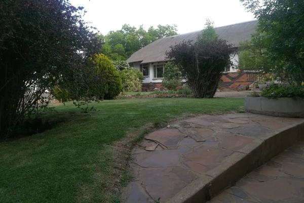 Escape to tranquility in the heart of Trompsburg, Free State, where this enchanting three-bedroom haven awaits. With timeless thatched roofing and rustic wooden floors, this home exudes charm at every turn.  Tromspburg is a lovely Free State town with good amenities.  There ...