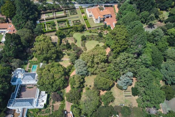 This huge property of over 19,000 sqm, situated in arguably Hyde Park&#39;s most prestigious boomed road, was owned by one of South ...