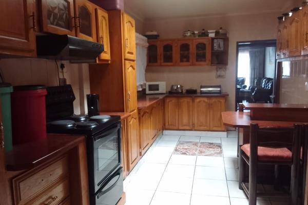 This neat home offers 3 bedroom, 1 bathroom with bathtub, basin and a toilet, Open plan kitchen, lounge and dinning room.

2 outside ...