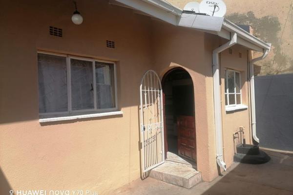 Property available now in Meadowlands Zone 3

Property features following features:

*INHOUSE:-
-2 bedrooms
-1 ...