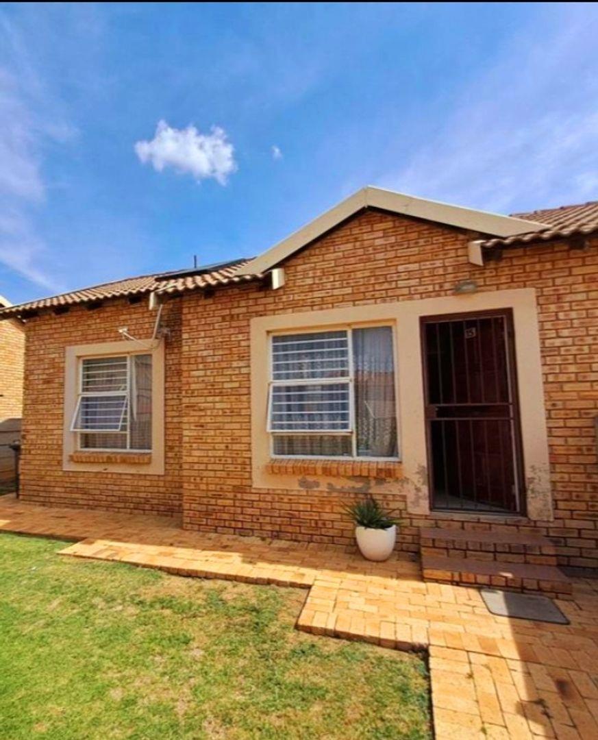 2 Bedroom Apartment / flat for sale in Olievenhoutbosch - P24-114136460