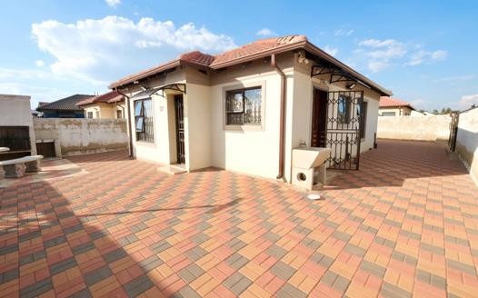 3 Bedroom House for sale in Alliance
