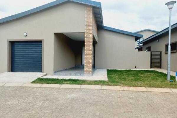 Townhouse Available 1st April 2024.

3 Bedrooms
2 Bathrooms
Open plan dining area,Lounge and Kitchen
2 Garages

Water ...