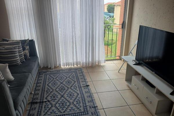 Ormonde View Estate 2Bed, 1Bath for rent. 
Rent: R 6,200. 
Deposit: R 6,200. 
Excluding: PREPAID ELECTRICITY.
Water is billed by ...