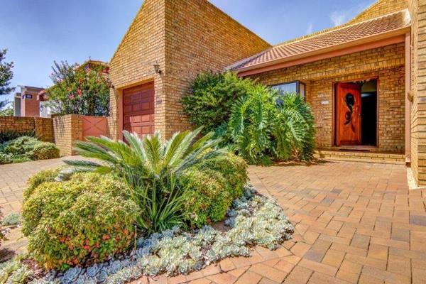 Embrace yourself in the luxury of this beautiful home in Glen Eagle Estate, Kempton Park. 

This facebrick, low maintenance ...