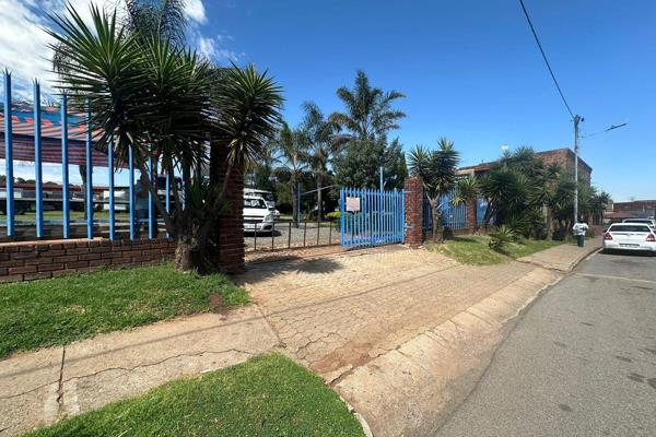 Warehouse located on a large 2,800sqm stand offering large open yard space with exposure ...