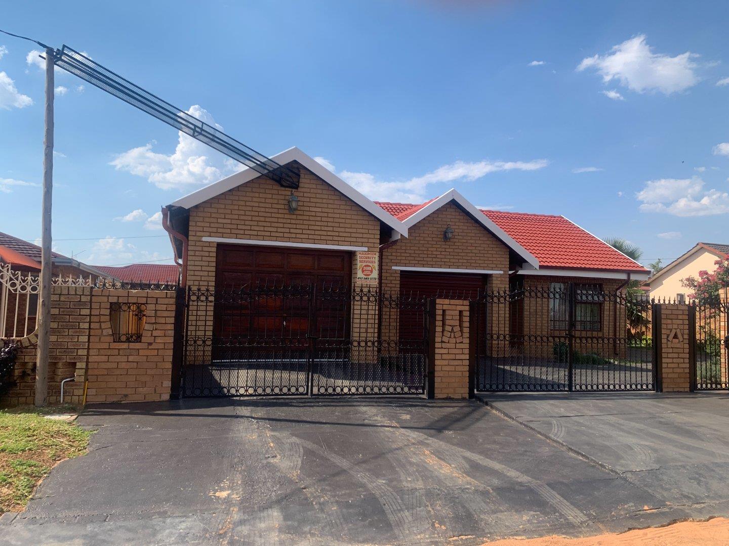 3 Bedroom House For Sale In Mabopane Unit U - P24-114691575