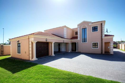 4 Bedroom House for sale in Summerstrand