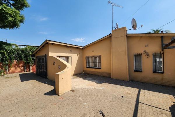 Perfectly situated In Pretoria West, Walking distance to the CBD and Tshwane University ...