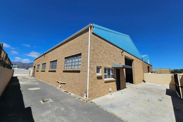 Prime Location:
•	Conveniently situated on De Kock Street, Stand, just off Broadway Boulevard near the N2.
•	Surrounded by well-known ...