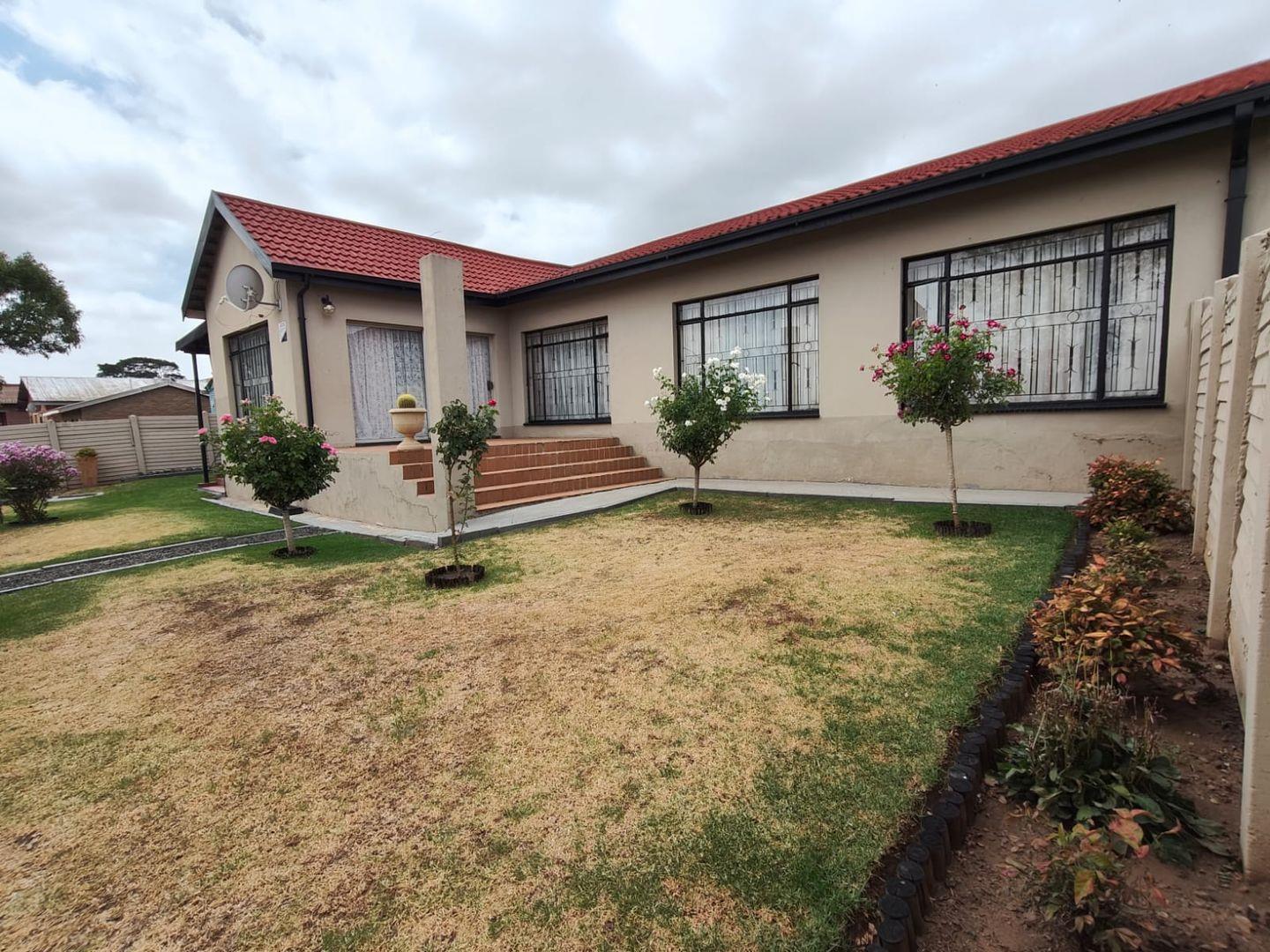 4 Bedroom House for sale in Bakenpark P24114148360