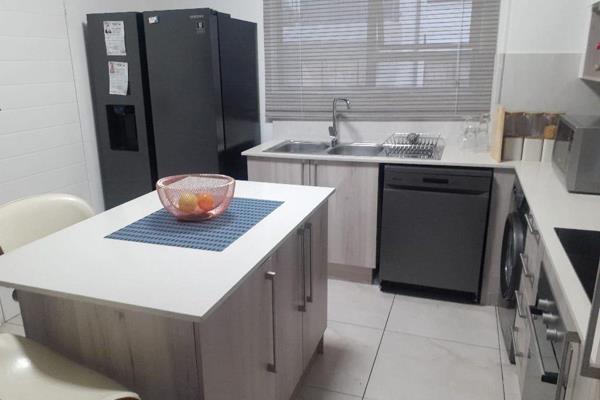 A mordern, stunning two bedroom 2 bathroom apartment for sale!!!

Welcome home to your two bedroom apartment.
Here you have 2 ...