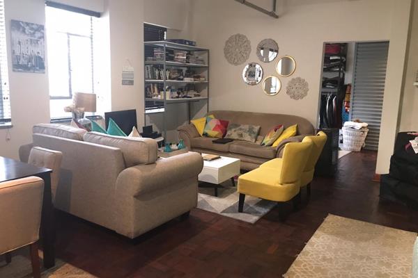 This charming 1-bedroom loft nestled in the heart of Maboneng offers a perfect blend of modern living and urban convenience. Bathed in ...