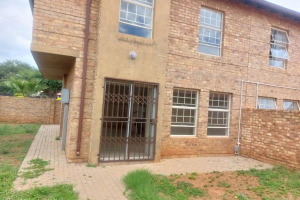 Stunning 3 bedroom Townhouse for sale in Montana, located in very quite, safe and peaceful area.