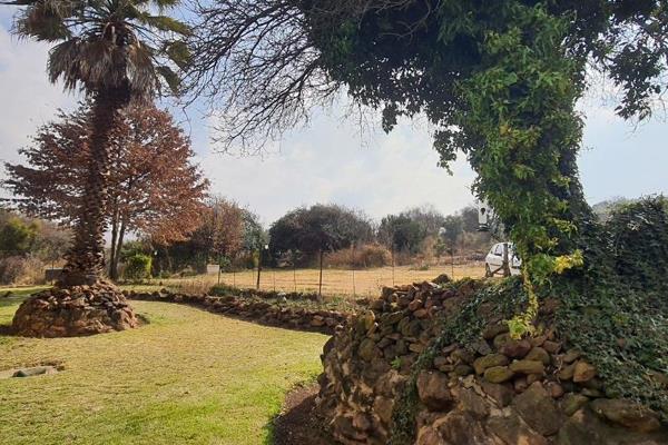 This residential property encompasses 1.9458 hectares of land, situated in the serene locale of Hartzenbergfontein. Boasting a ...