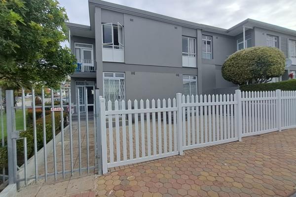 Amazing Ground Floor Apartment in the most sought after Location in Mosselbay Point. Walking distance to shops,restaurants and world ...