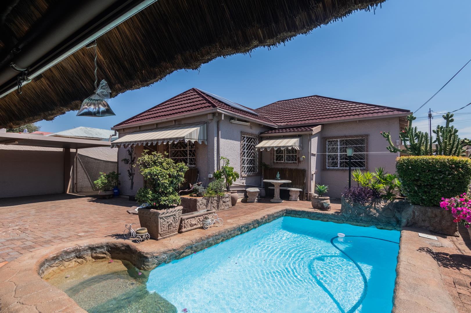 2 Bedroom House for sale in Regents Park P24114155730