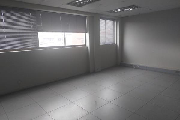 Warehouse space to let in the heart of Monbeni of 4323m2
This space has offices, sprinkler system, free span warehouse.
In a secure ...