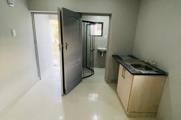 This is a beautiful apartment, newly renovated apartment, with personal shower, toilets, and a parking.
This apartment is located on a ...