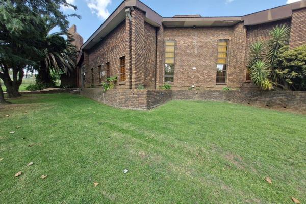 Introducing a remarkable 1090m2 Place of Worship property nestled in the serene surroundings of Klipfontein, Witbank. This distinctive ...