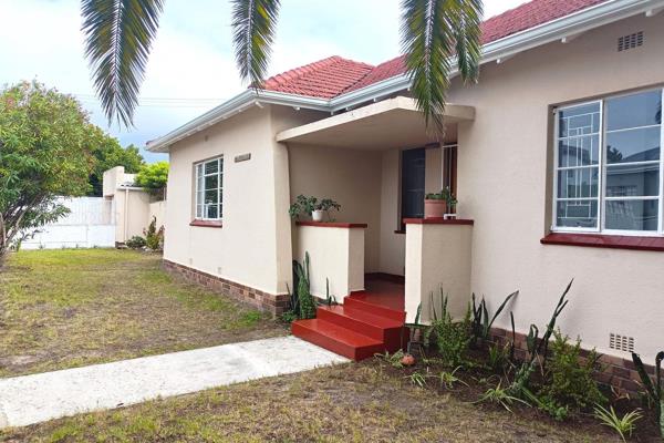 This charming, unfurnished, 3 bedroom, 1 bathroom house is located within driving distance of top schools and shopping centres and with ...